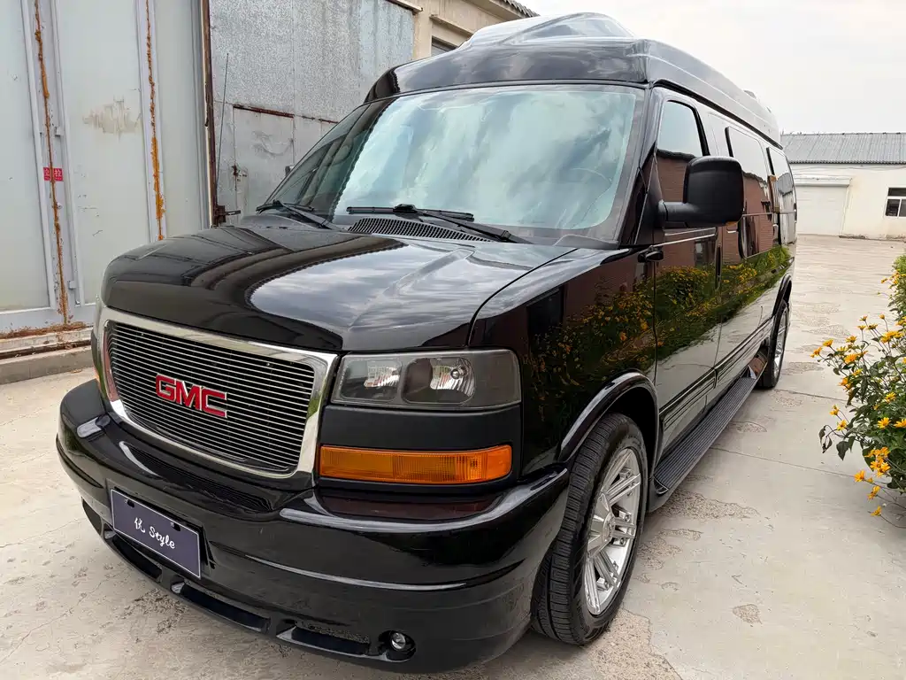 GMC Savana 2011 6.0L 7 мест