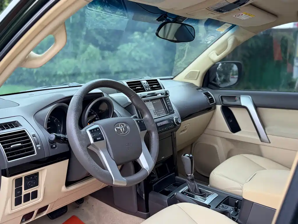 Toyota Land Cruiser Prado 2016 2.7L AT Luxury
