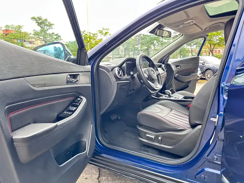 BAIC EX5 — миниатюра 11