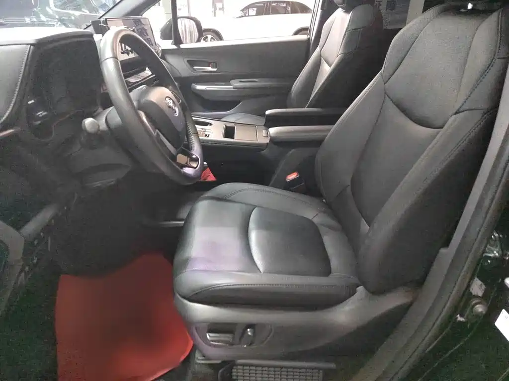 Toyota Sienna — миниатюра 11