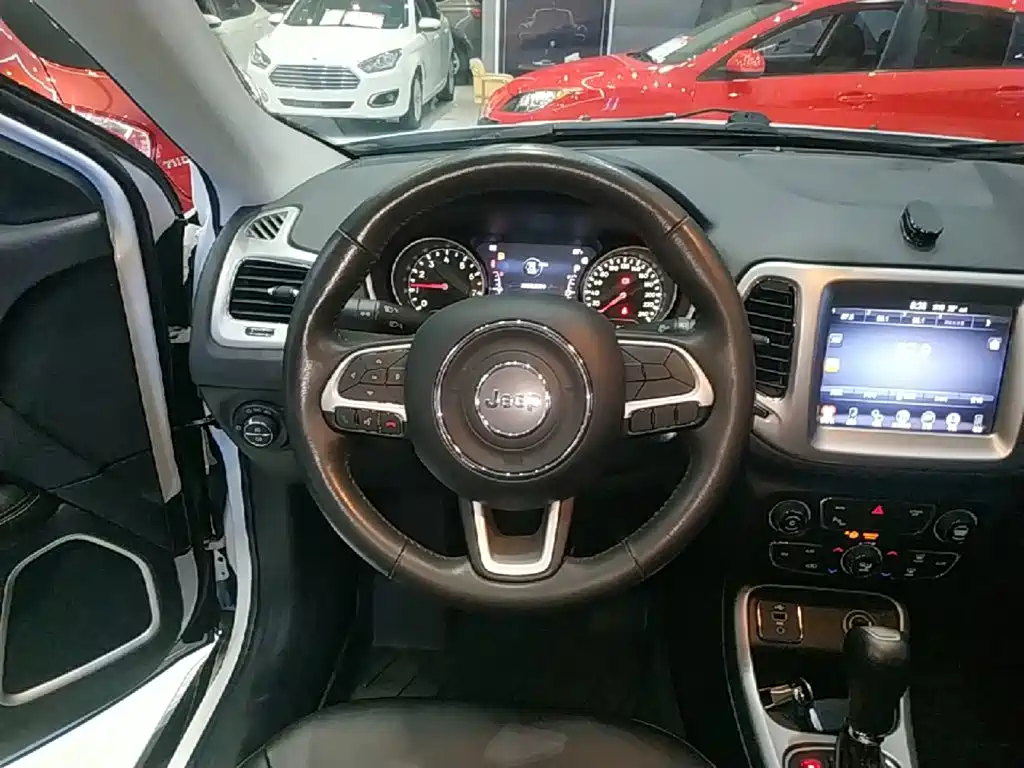 Jeep Compass — миниатюра 11