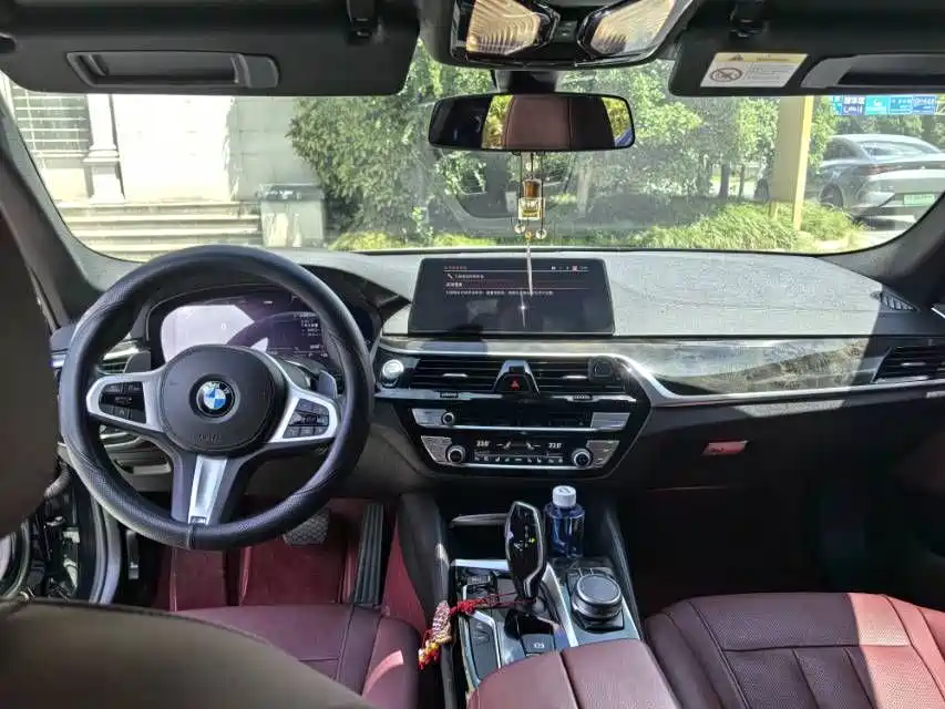 BMW 5 Series — миниатюра 7