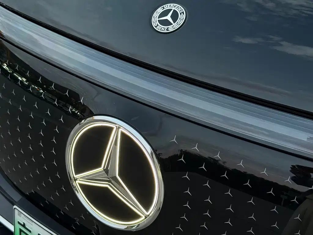 Mercedes-Benz EQE SUV — миниатюра 14