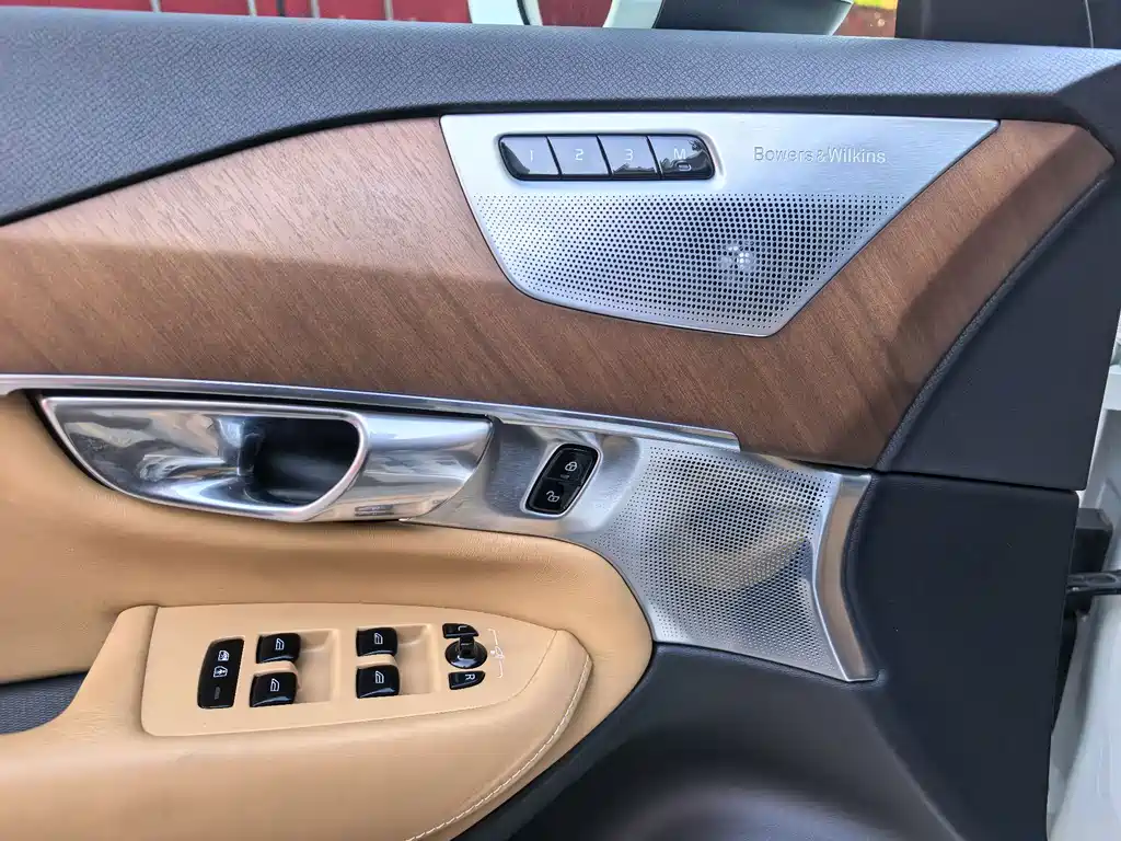 Volvo XC90 — миниатюра 3
