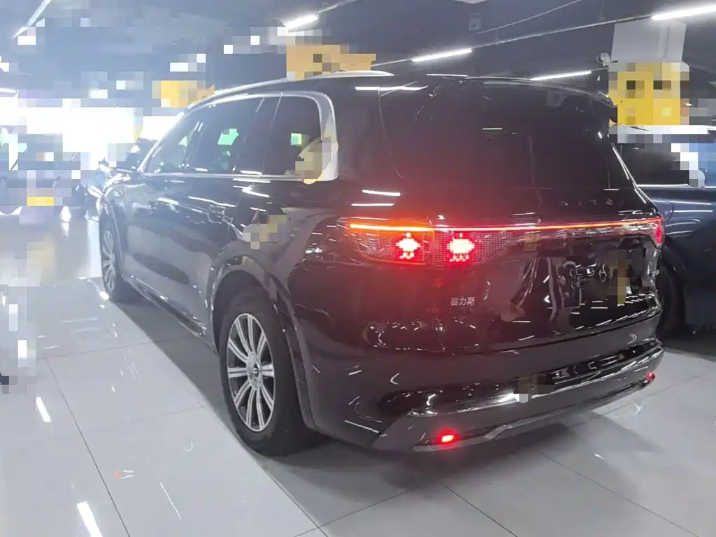 Aito M8 2025 Max+ 53.4kWh 5 мест (192 ）