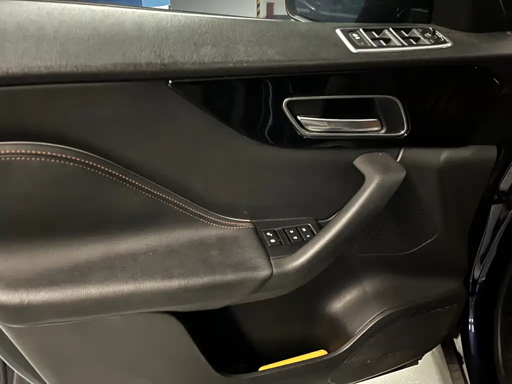 Jaguar F-PACE — миниатюра 7