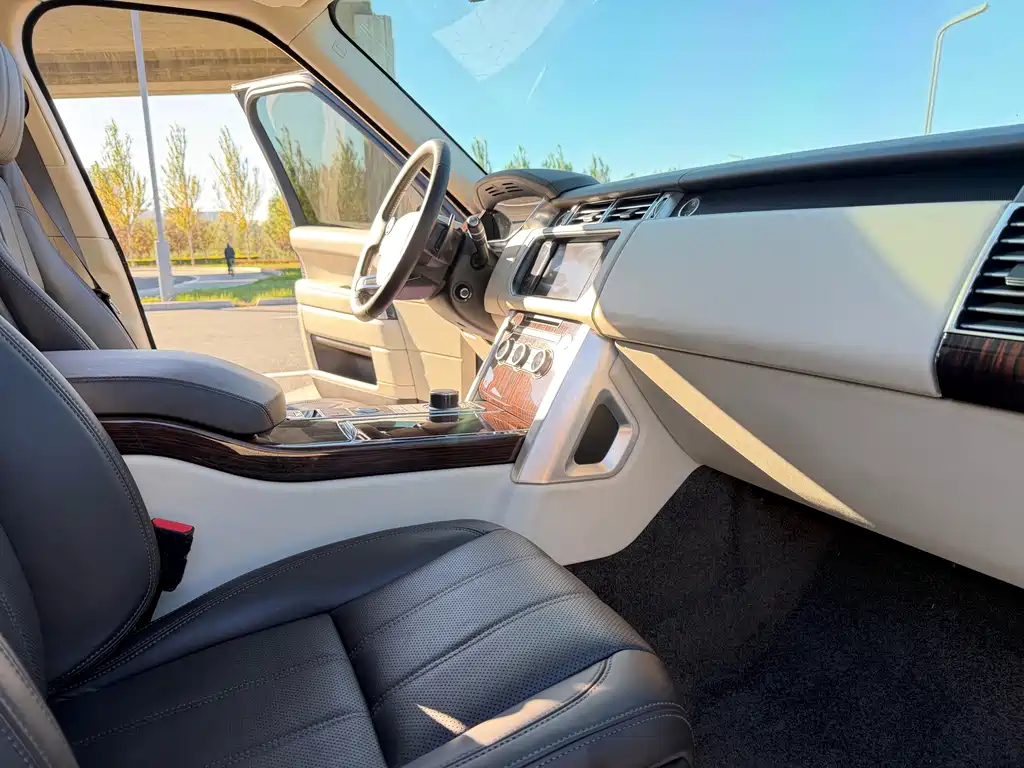 Land Rover Range Rover — миниатюра 14