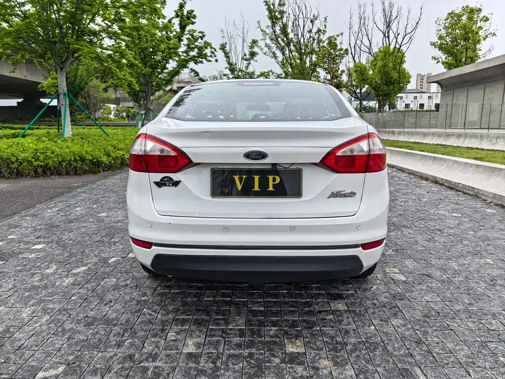 Ford Fiesta 2013 1.5L MT