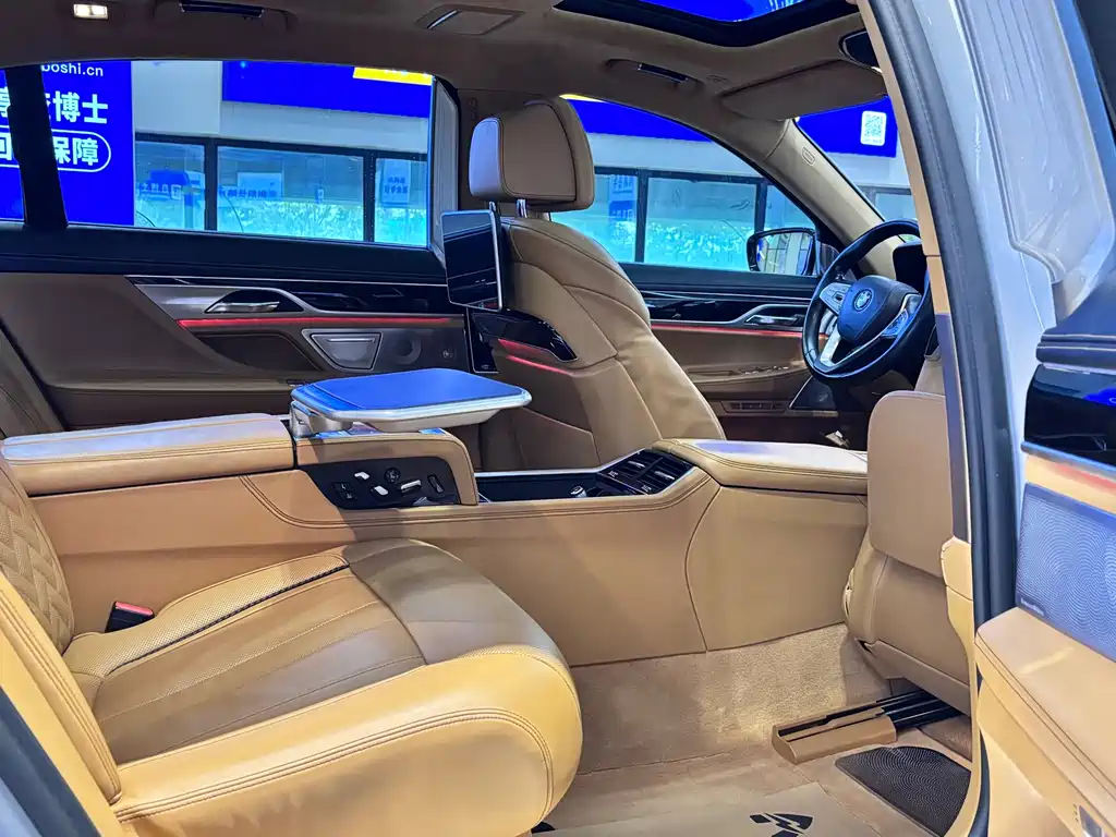 BMW 7 Series — миниатюра 5