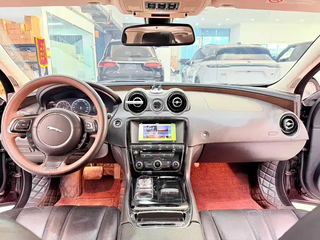 Jaguar XJ — миниатюра 8