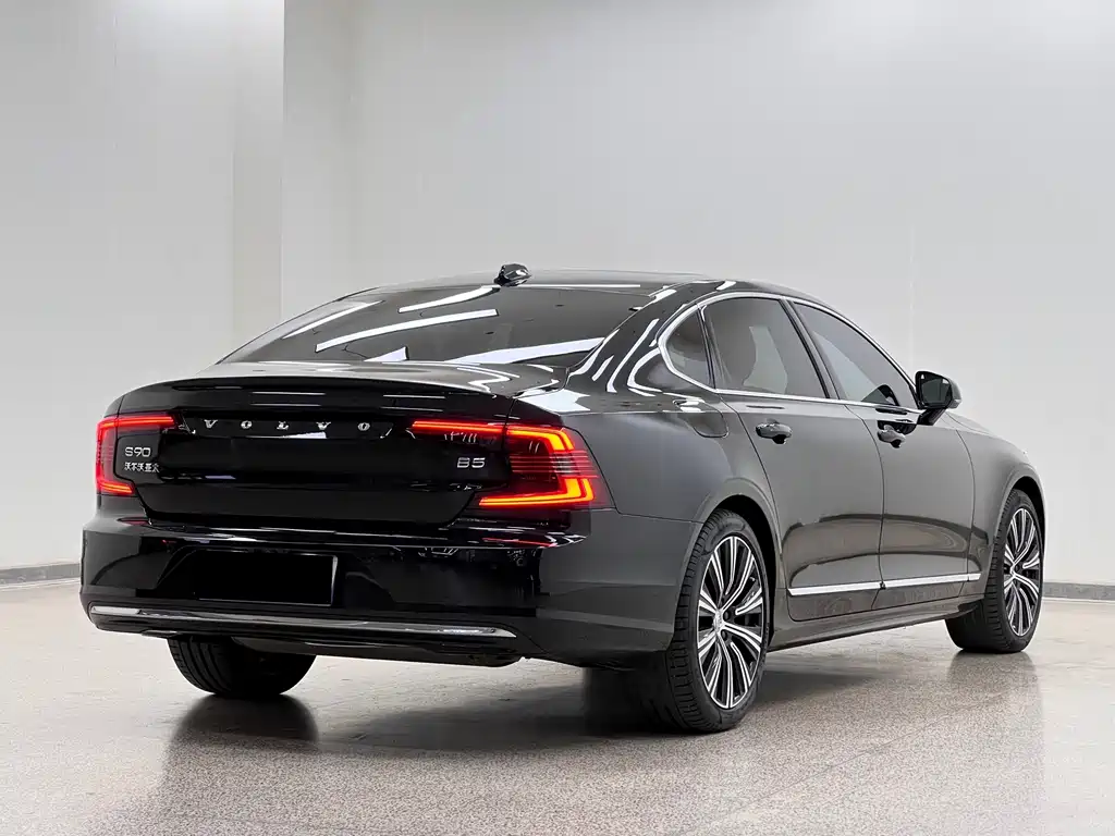 Volvo S90 — миниатюра 2
