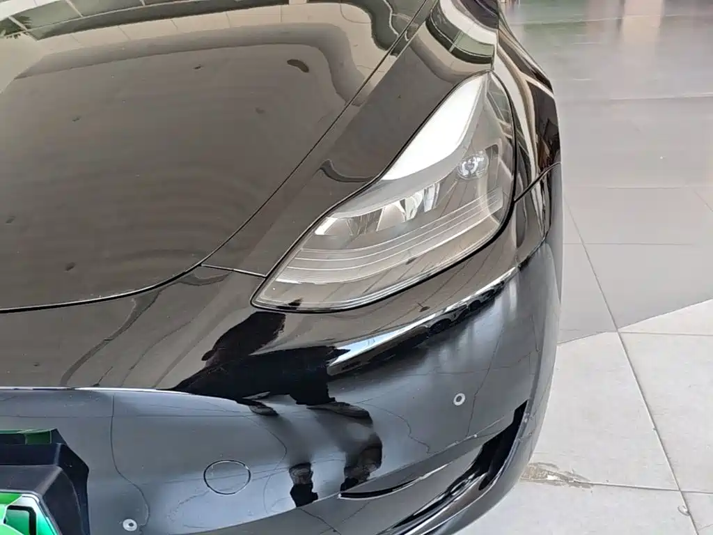 Tesla Model Y — миниатюра 24