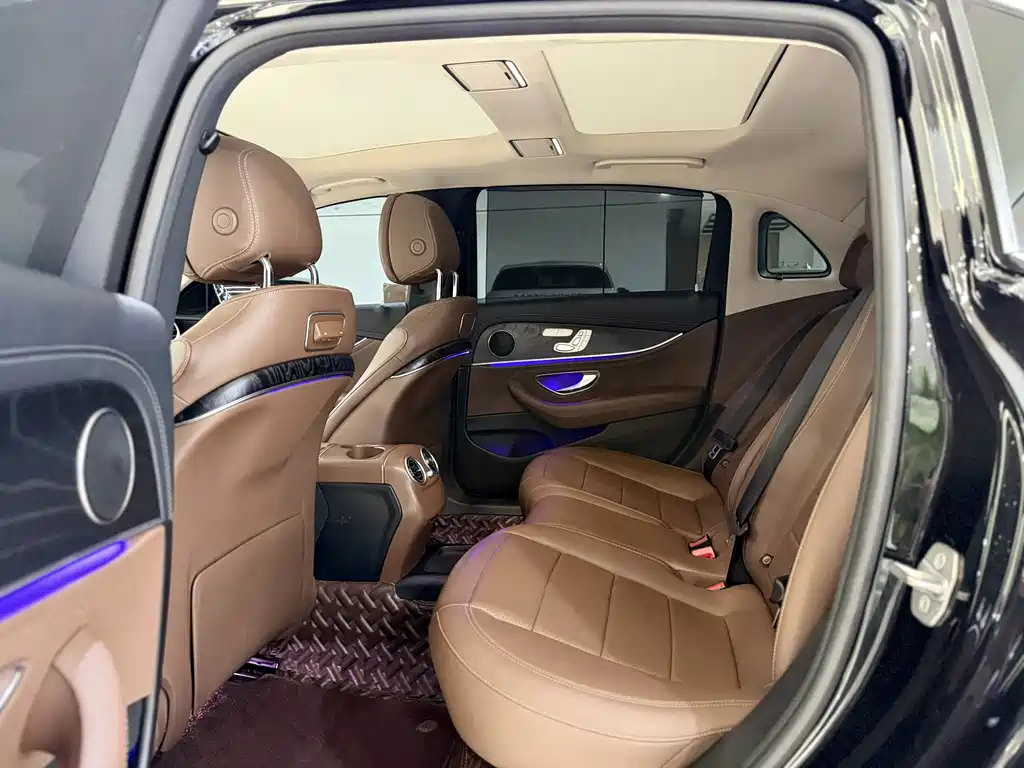 Mercedes-Benz E-Class — миниатюра 7