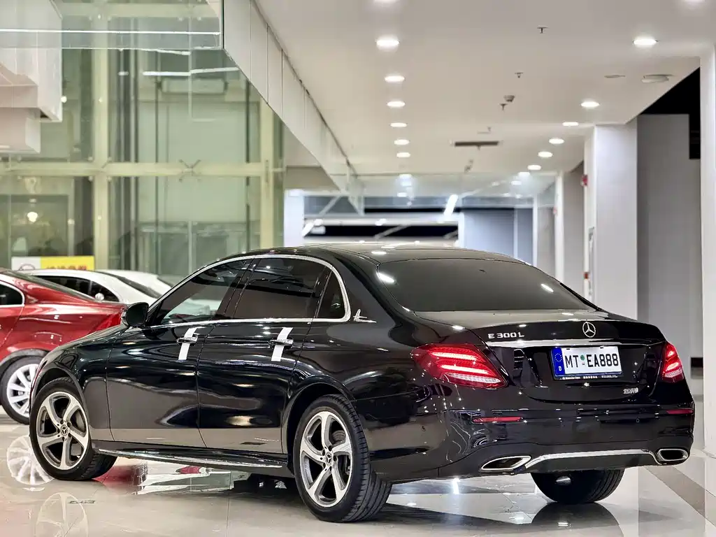 Mercedes-Benz E-Class — миниатюра 11