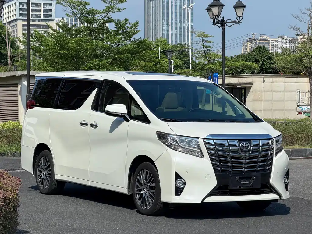 Toyota Alphard — миниатюра 20