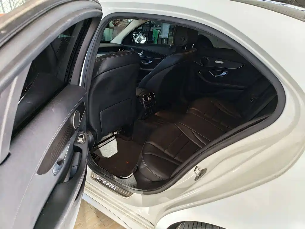 Mercedes-Benz C-Class — миниатюра 4