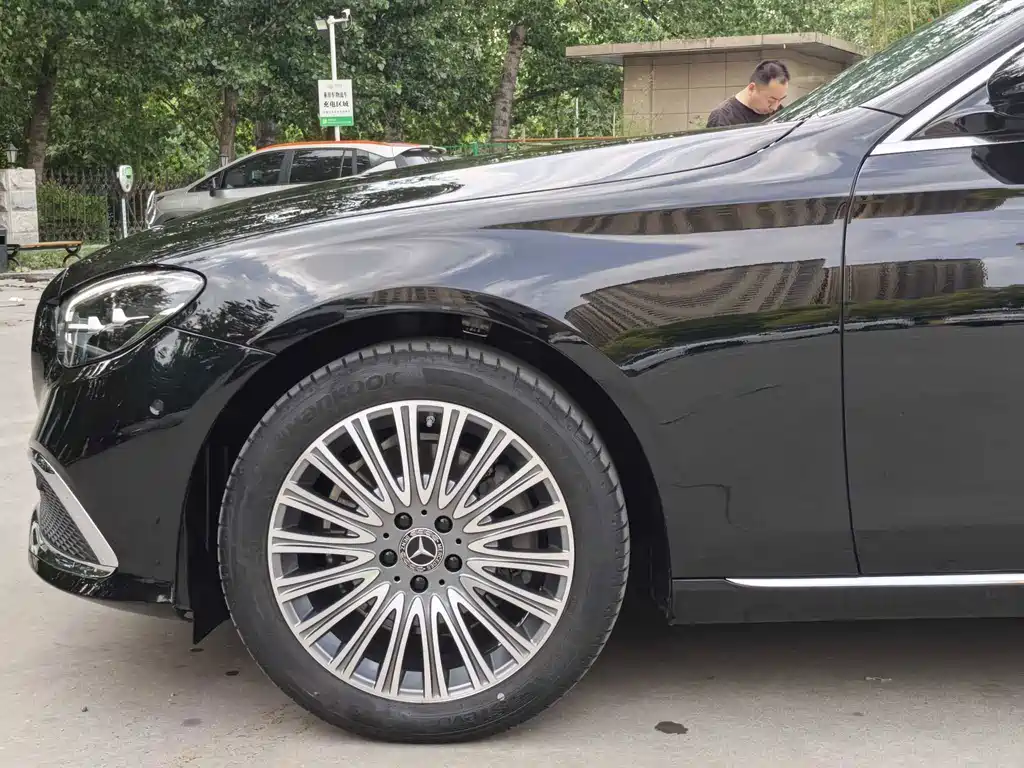 Mercedes-Benz E-Class — миниатюра 5
