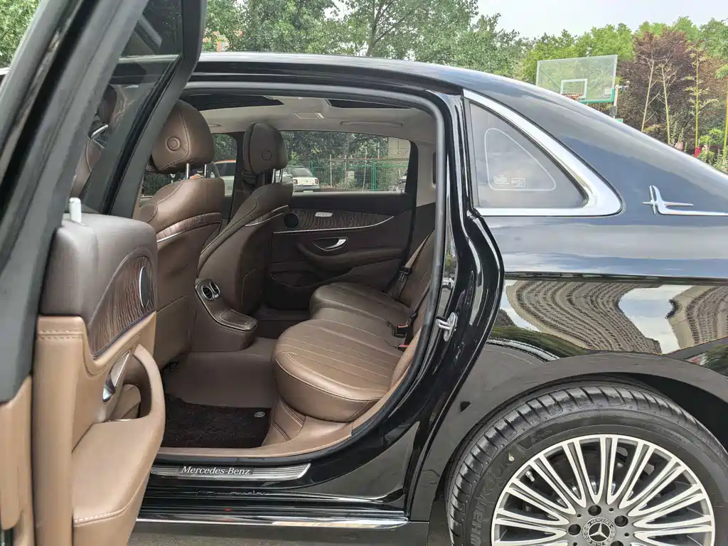 Mercedes-Benz E-Class — миниатюра 13