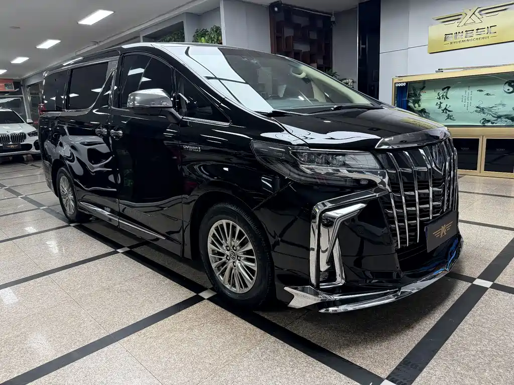 Toyota Alphard — миниатюра 3
