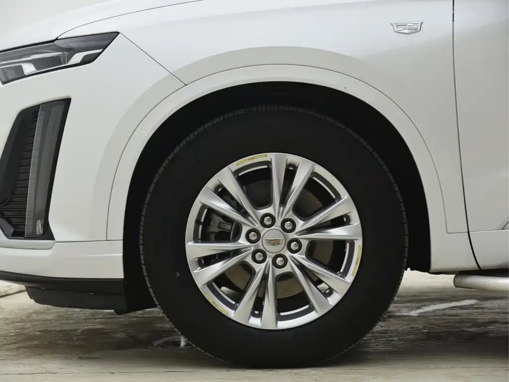Cadillac XT6 2020 28T мест