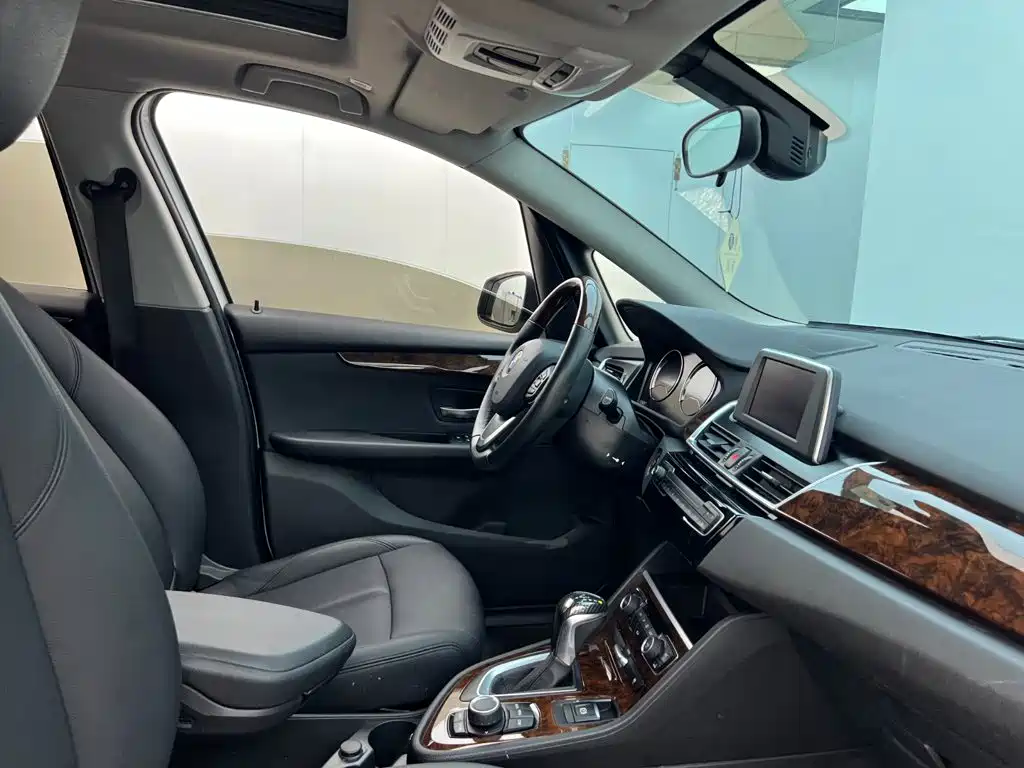 BMW 2 Series Active Tourer — миниатюра 17