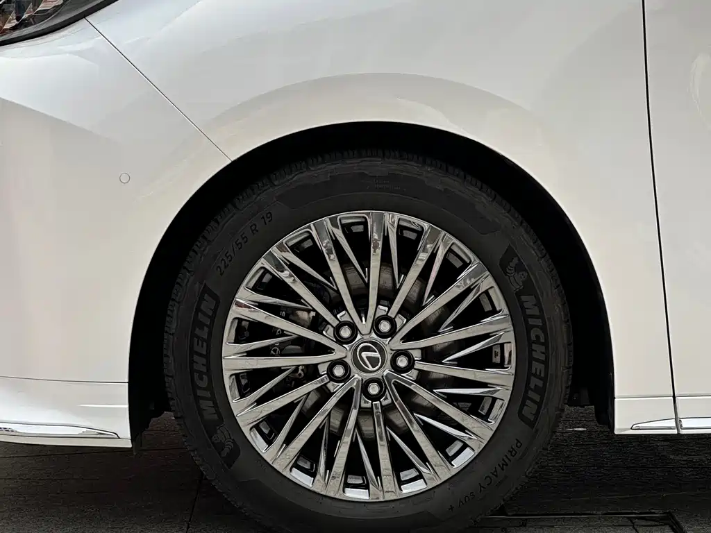 Lexus LM 2023 350h мест