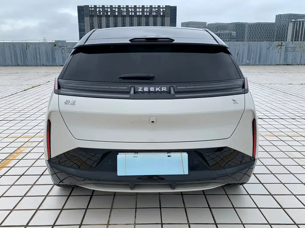 Zeekr X 2026 Max мест