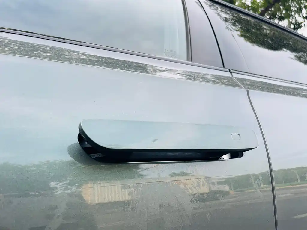 Hongqi H9 2025 2.0T 5 мест