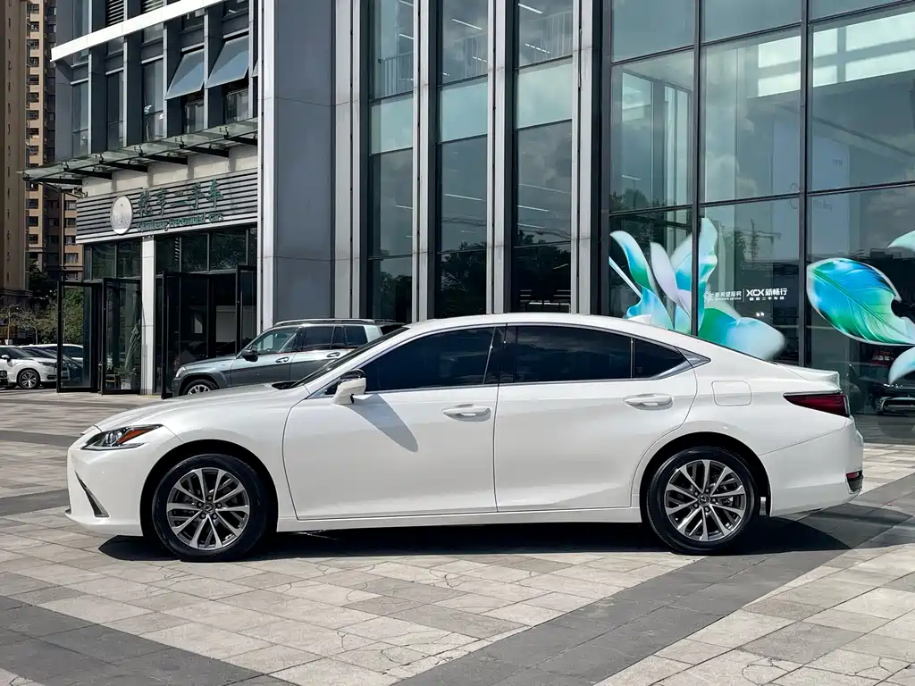 Lexus ES — миниатюра 3