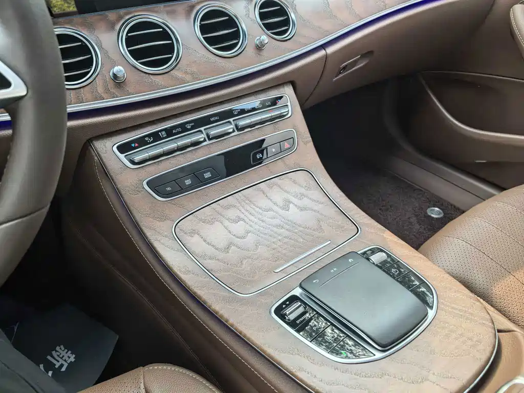 Mercedes-Benz E-Class — миниатюра 9