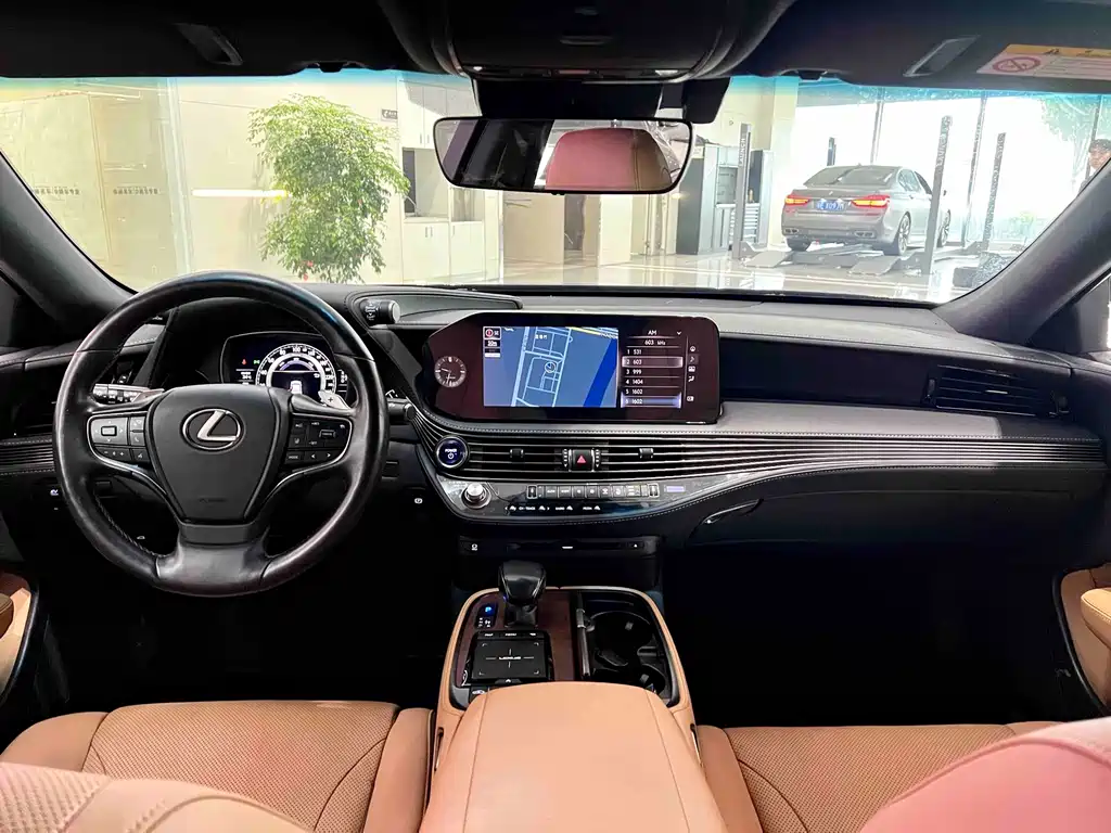 Lexus LS — миниатюра 8
