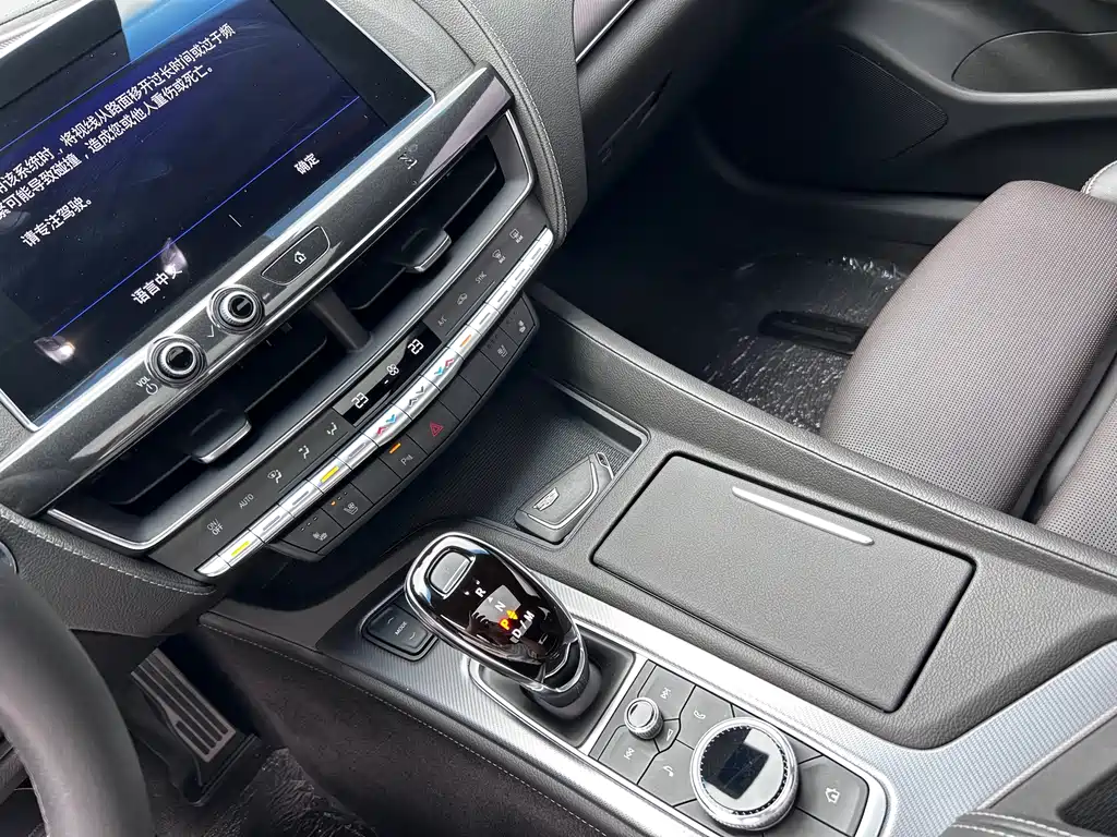 Cadillac CT5 — миниатюра 12