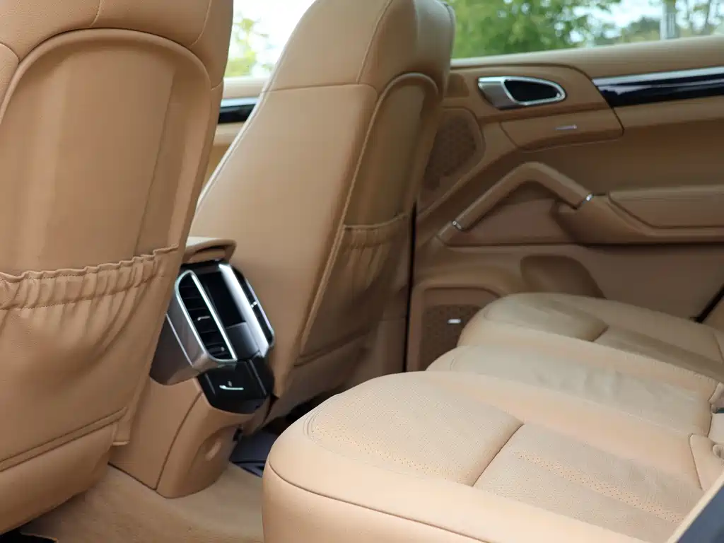 Porsche Cayenne — миниатюра 9