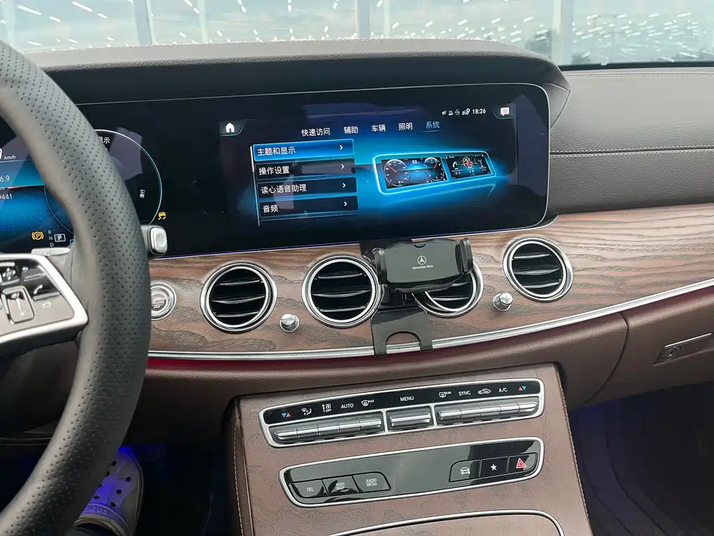 Mercedes-Benz E-Class - фото 11