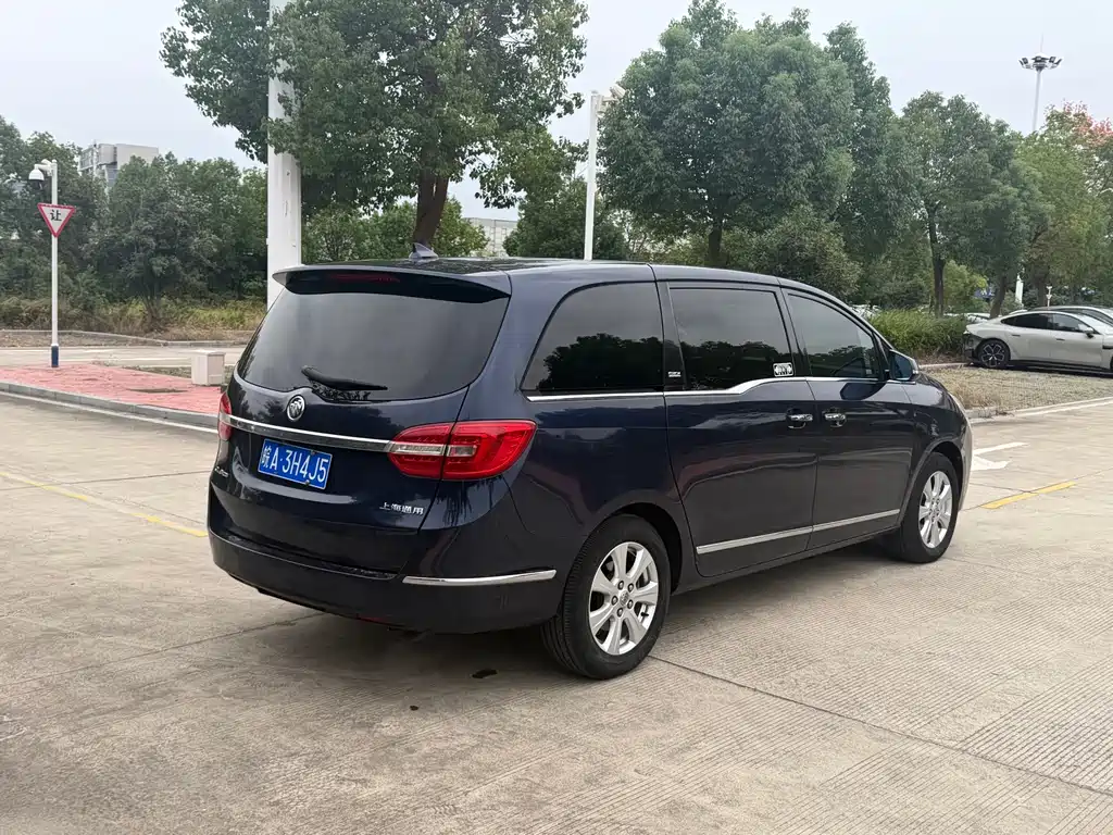 Buick GL8 — миниатюра 7