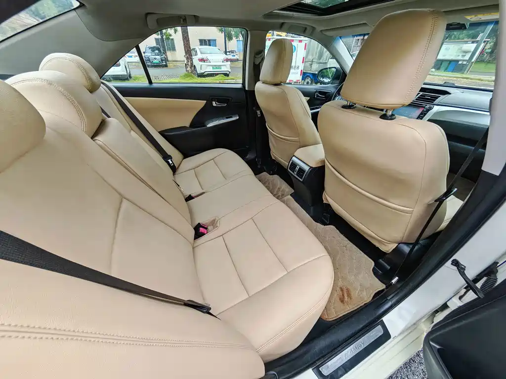 Toyota Camry — миниатюра 18