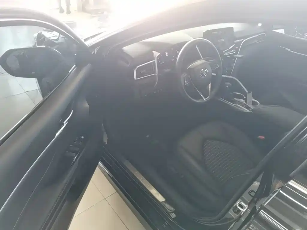 Toyota Camry — миниатюра 16