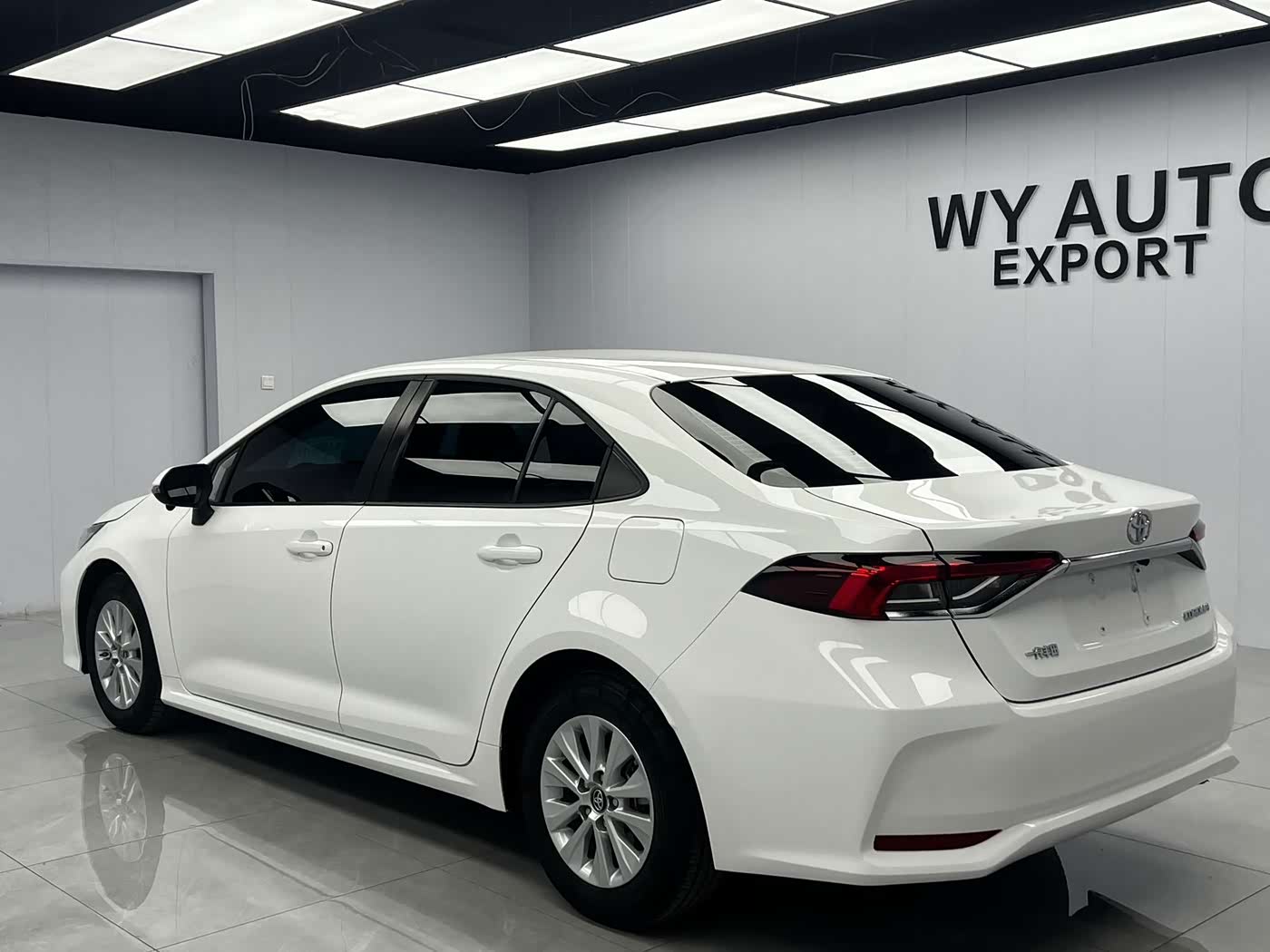 Toyota Corolla 1.5 л 2022 г. Белый, пробег 24000 км