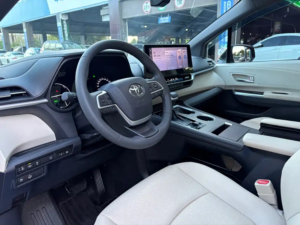 Toyota Granvia 2024 2.5L Luxury PLUS
