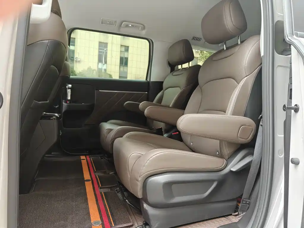 Wuling Xingguang 730 New Energy — миниатюра 10