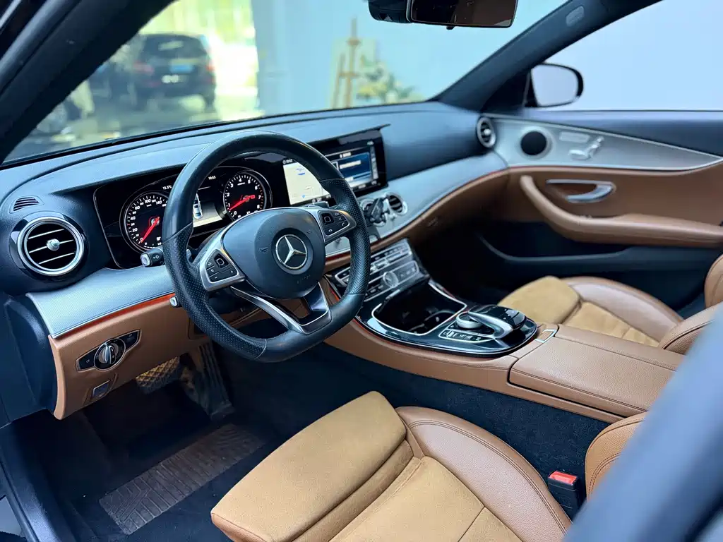 Mercedes-Benz E-Class — миниатюра 6