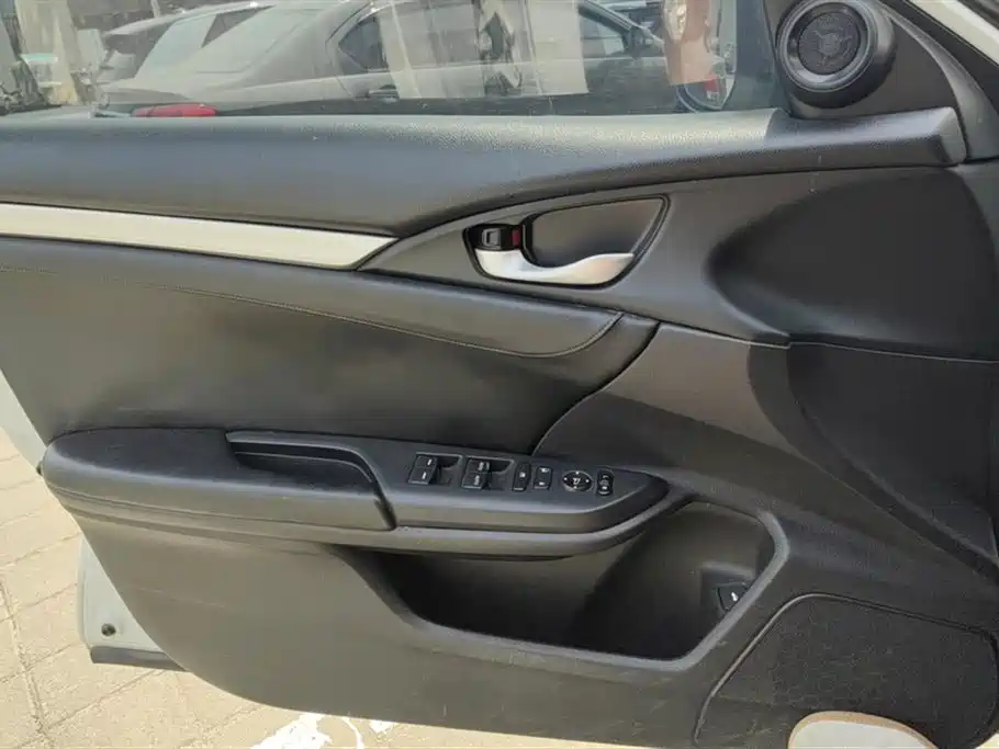 Honda Civic 2016 220TURBO MT Luxury