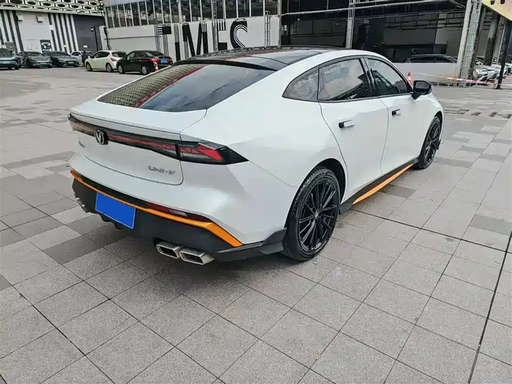 Changan UNI-V 2024 1.5T Luxury Sport