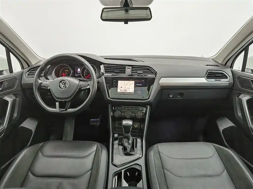 Volkswagen Tiguan L L 2021 330TSI AT Smart
