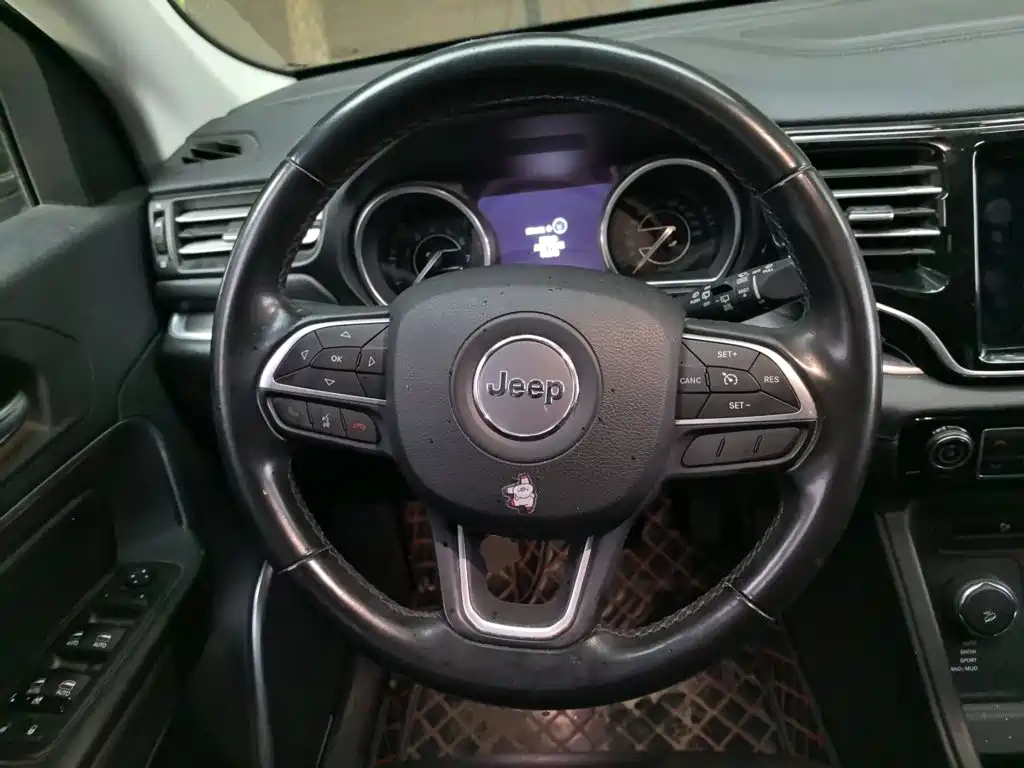 Jeep Grand Commander — миниатюра 11