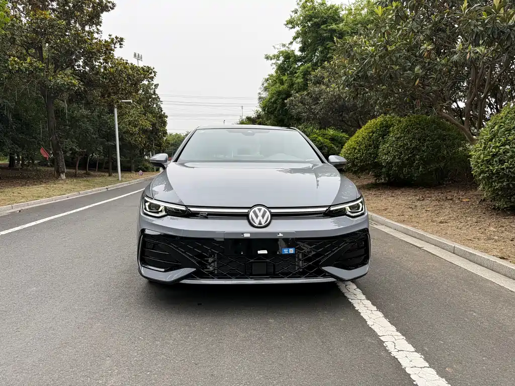 Volkswagen Golf 2025 300TSI R-Line