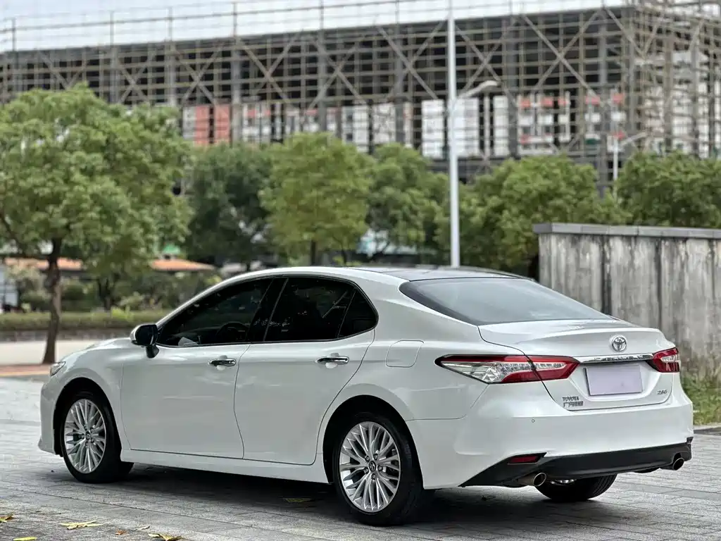 Toyota Camry — миниатюра 7