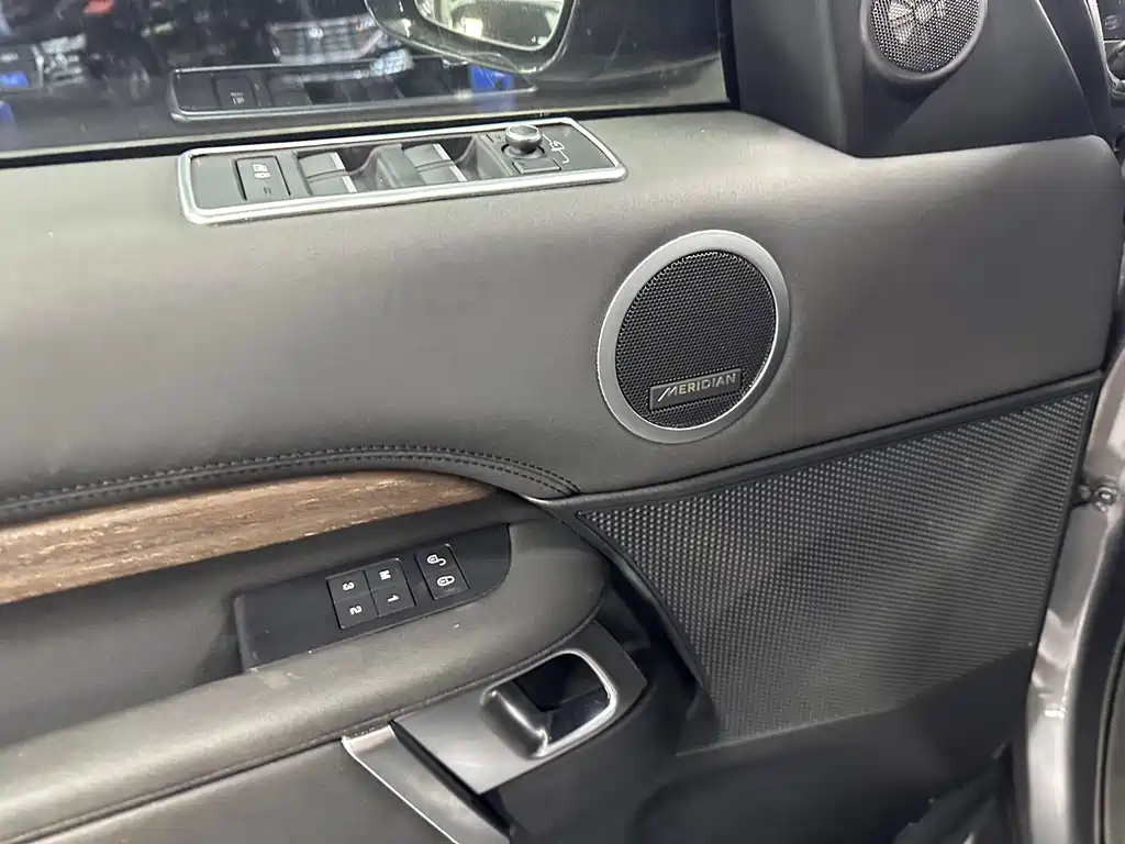 Land Rover Discovery — миниатюра 8