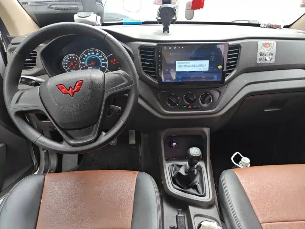Wuling Hongguang V — миниатюра 5