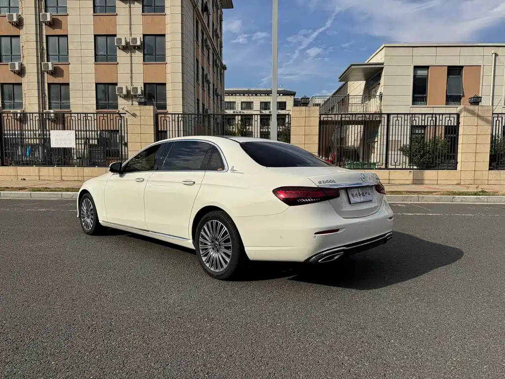 Mercedes-Benz E-Class — миниатюра 9